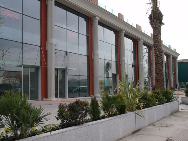 AgrupaciÃ³n de 9 naves industriales-comerciales en Calle Rey Pastor. Pol. Ind. Nuestra Sra. de Butarque. LeganÃ©s.